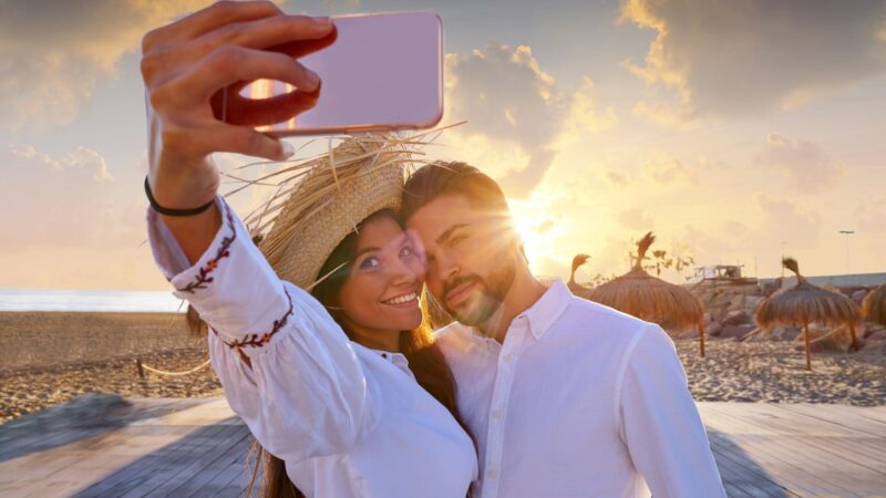 Foto Couple Terpisah: Enhancing Communication, Trust And Emotional Connection