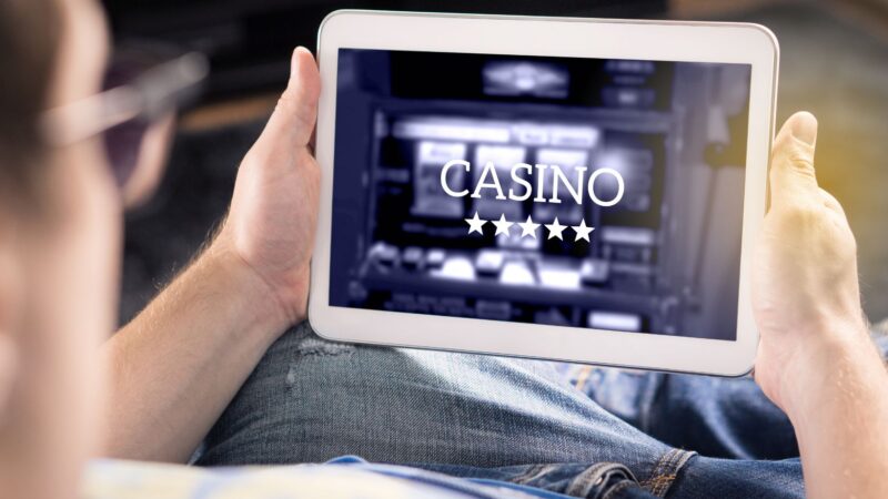 How Branding in Online Casinos Impacts Player Trust: The Role of Logos and Design